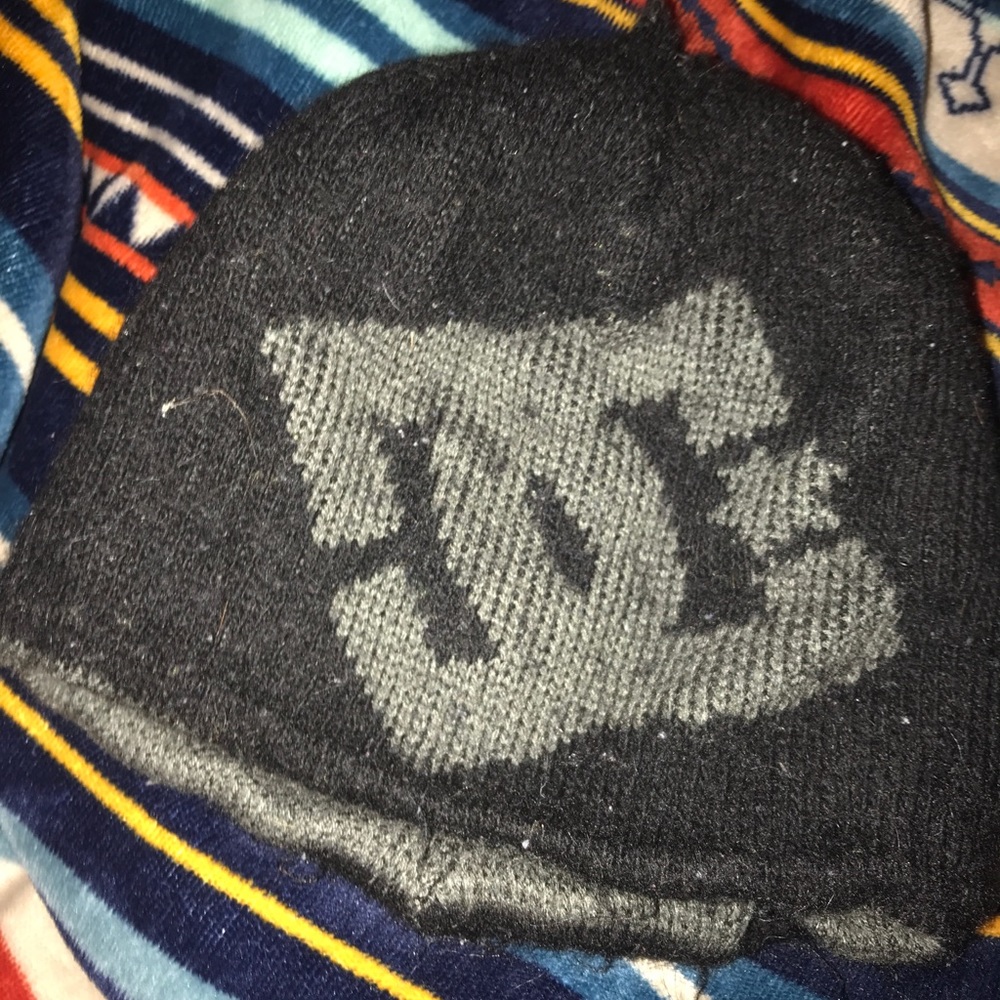 Black/grey DC beanie (good condition)